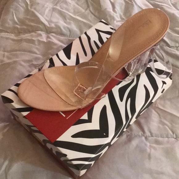 New In Box “Hot Tomato Clear & Tan Strap Heels” Size 8.5 Wide - Picture 1 of 4
